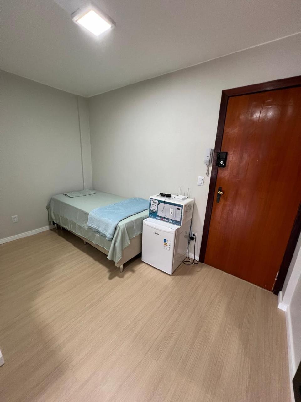 Temporada - Kit Ipe Branco - 101 - Sudoeste - Custo Beneficio - Ate 4 Pessoas Apartment *